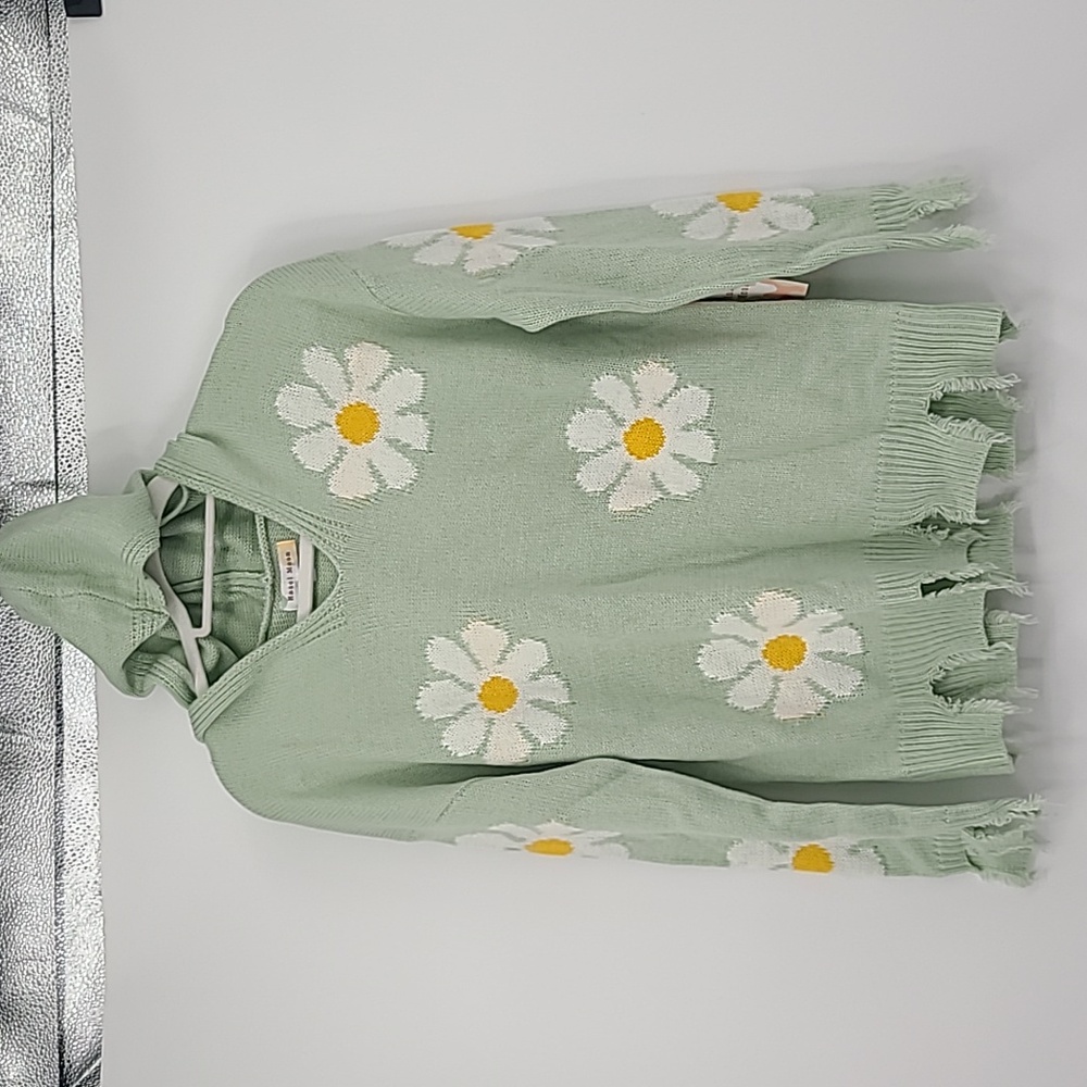 NWT Hazel Moon daisy distressed knit sweater medium